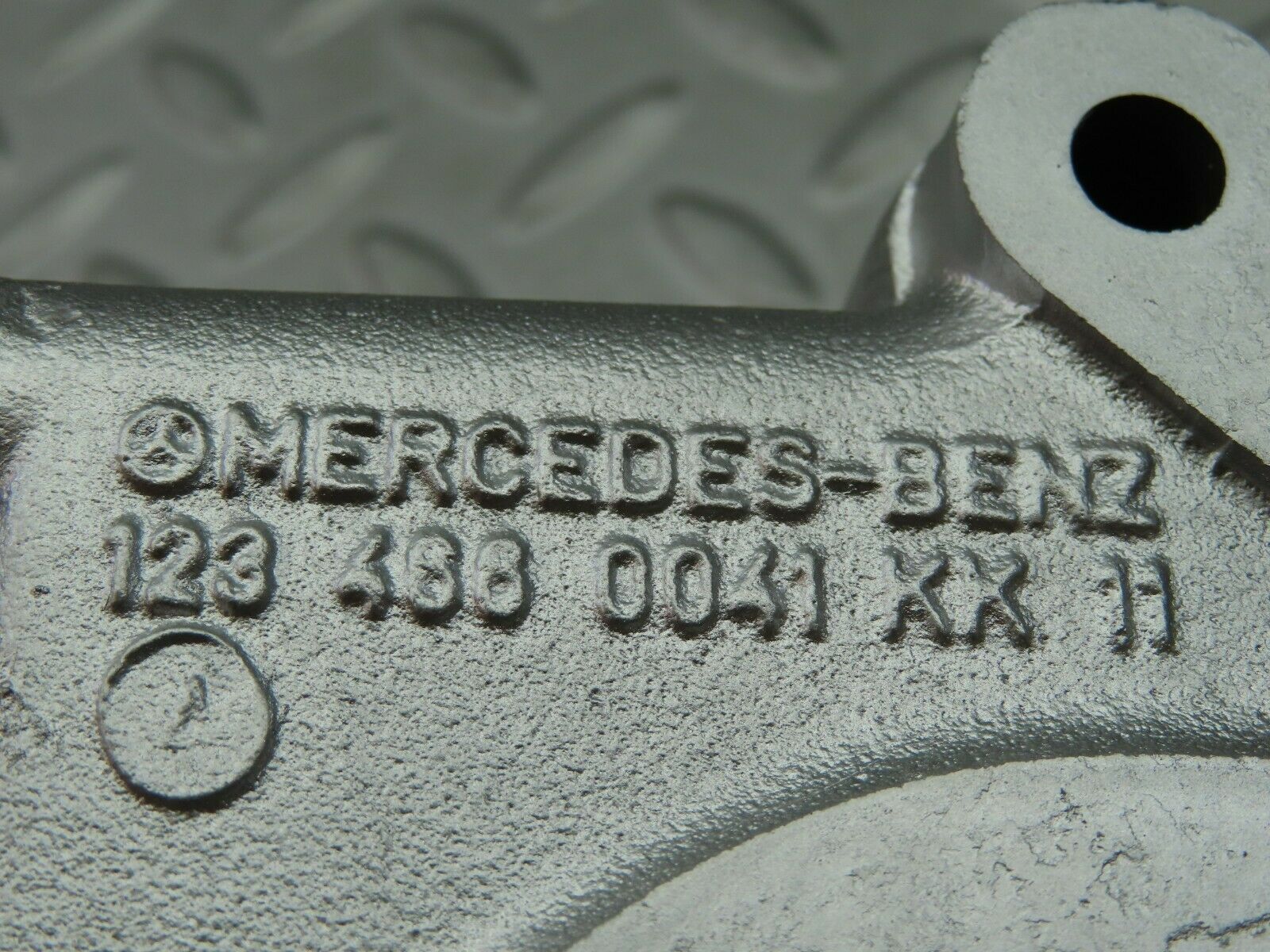 5954 Mercedes-Benz W123 200 Power Steering Pump Bracket 1234660041