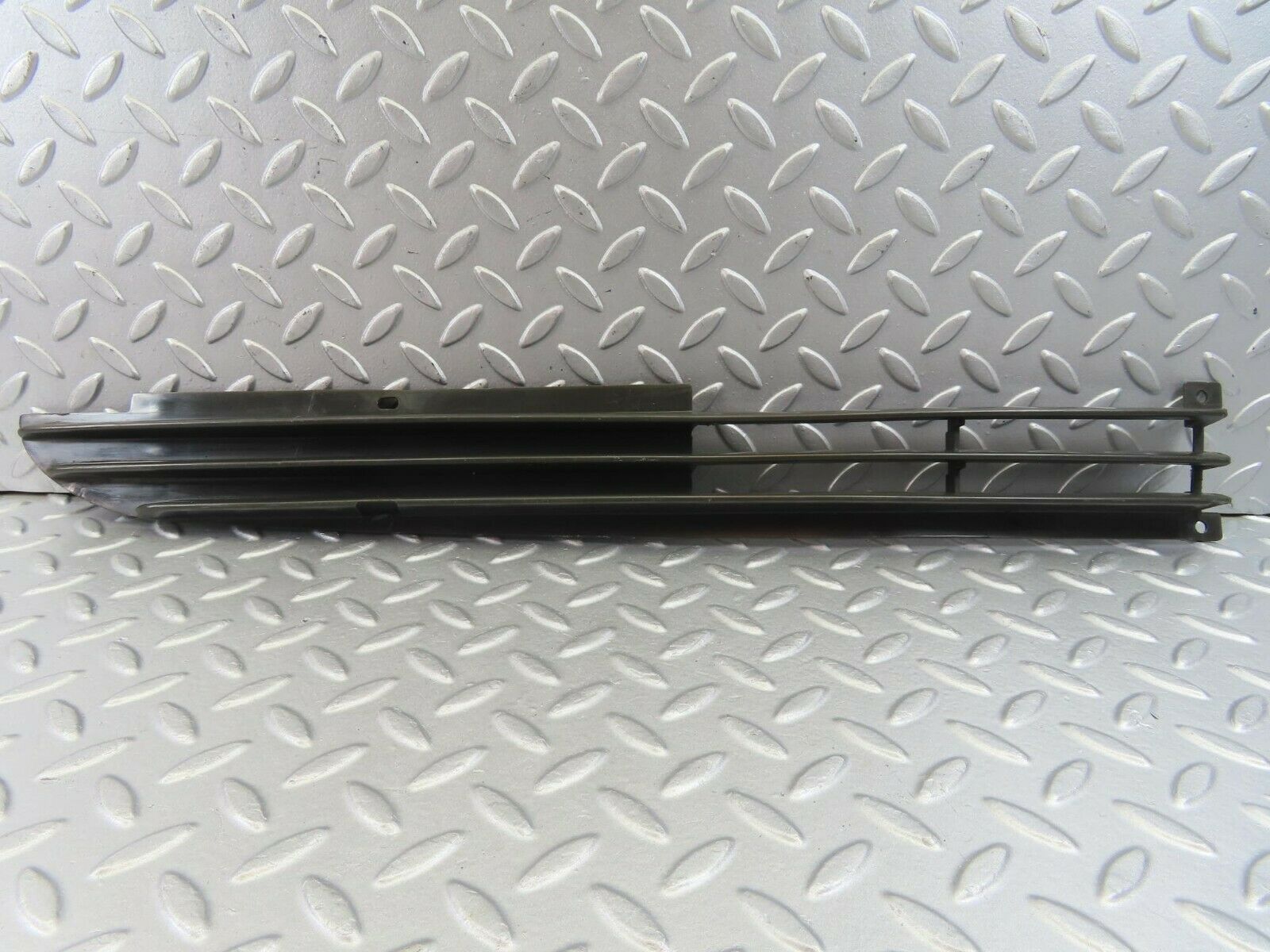 8861 Mercedes-Benz W115 Front Lower Grill Right