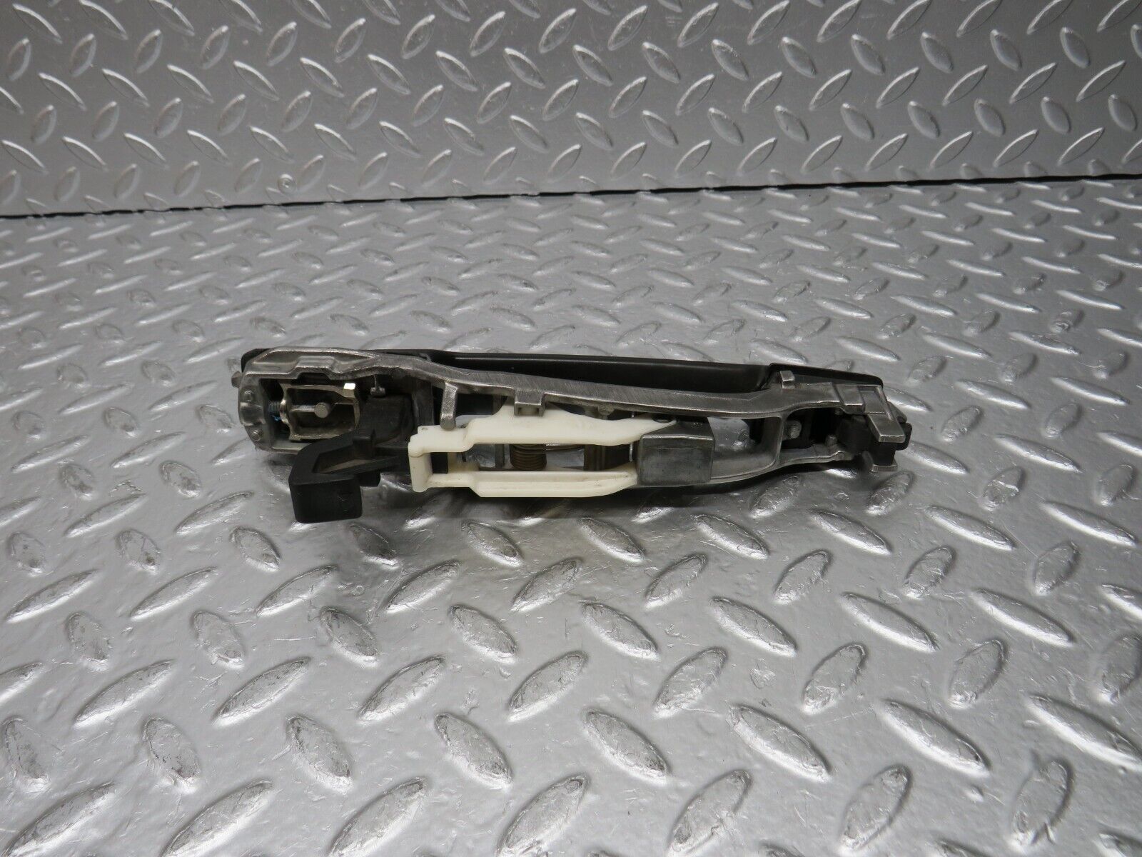 31372 Mercedes-Benz S124 220TE Rear Right Exterior Door Handle