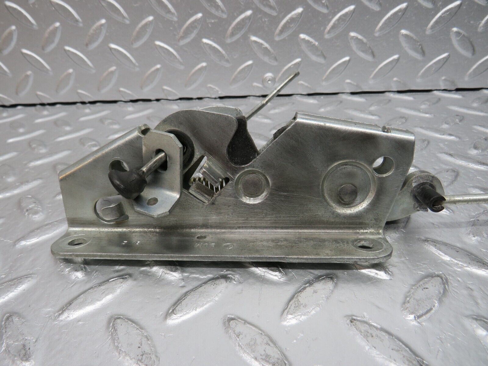 31409 Mercedes-Benz S124 220TE Wagon Rear Left Seat Bench Locking Mechanism