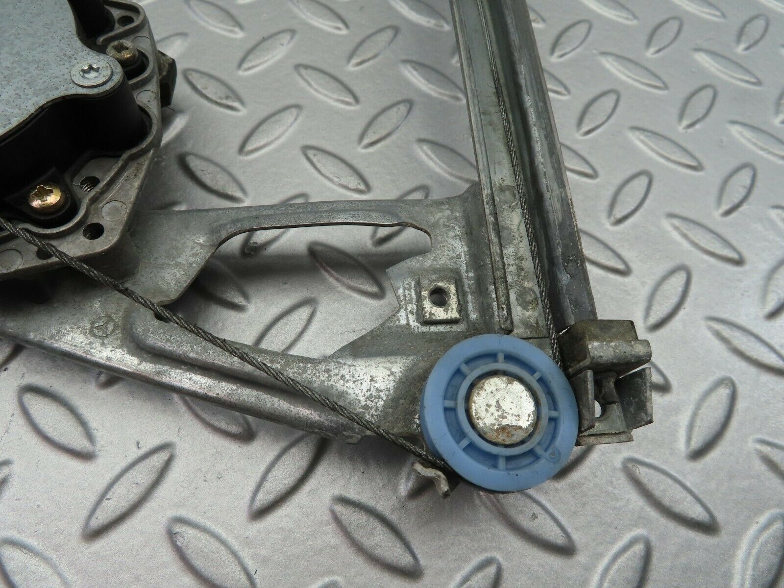 6618 Mercedes-Benz S124 E220 Wagon Rear Left Power Window Regulator With Motor