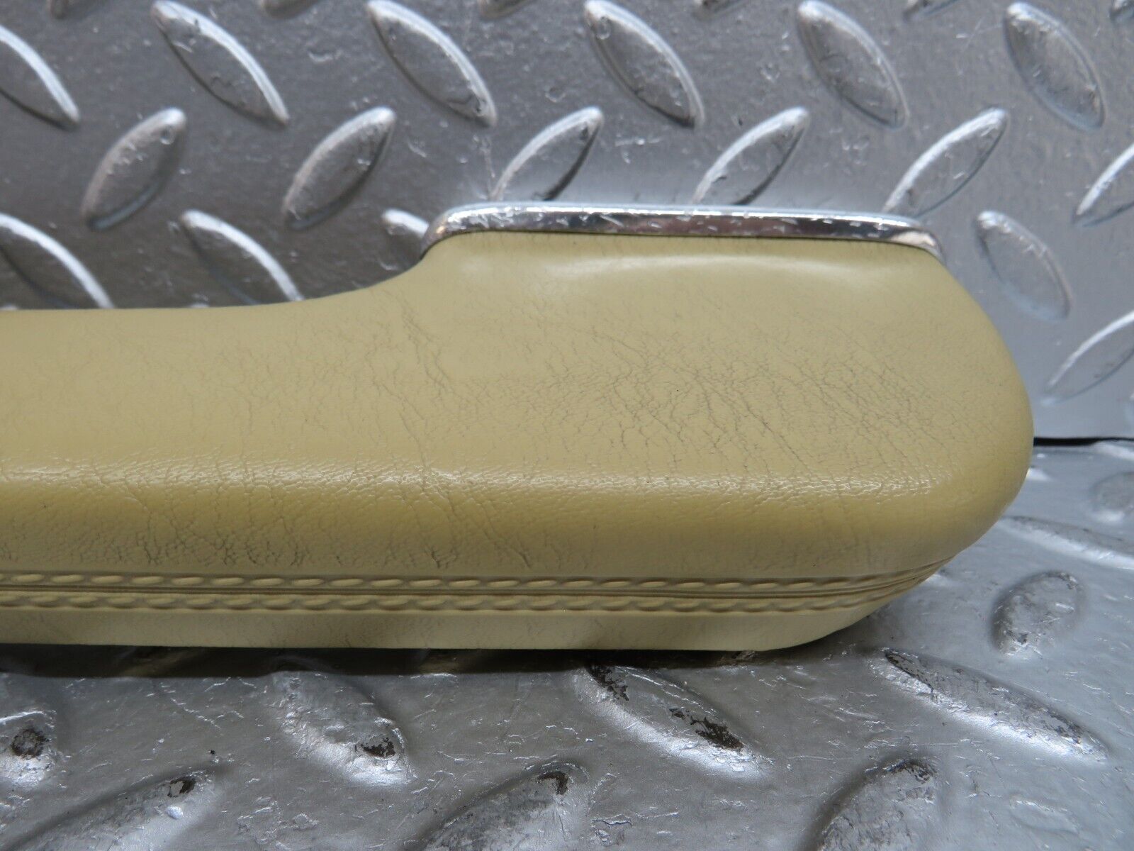 29654 Mercedes-Benz W123 230E Front Right Interior Door Handle 1239702001