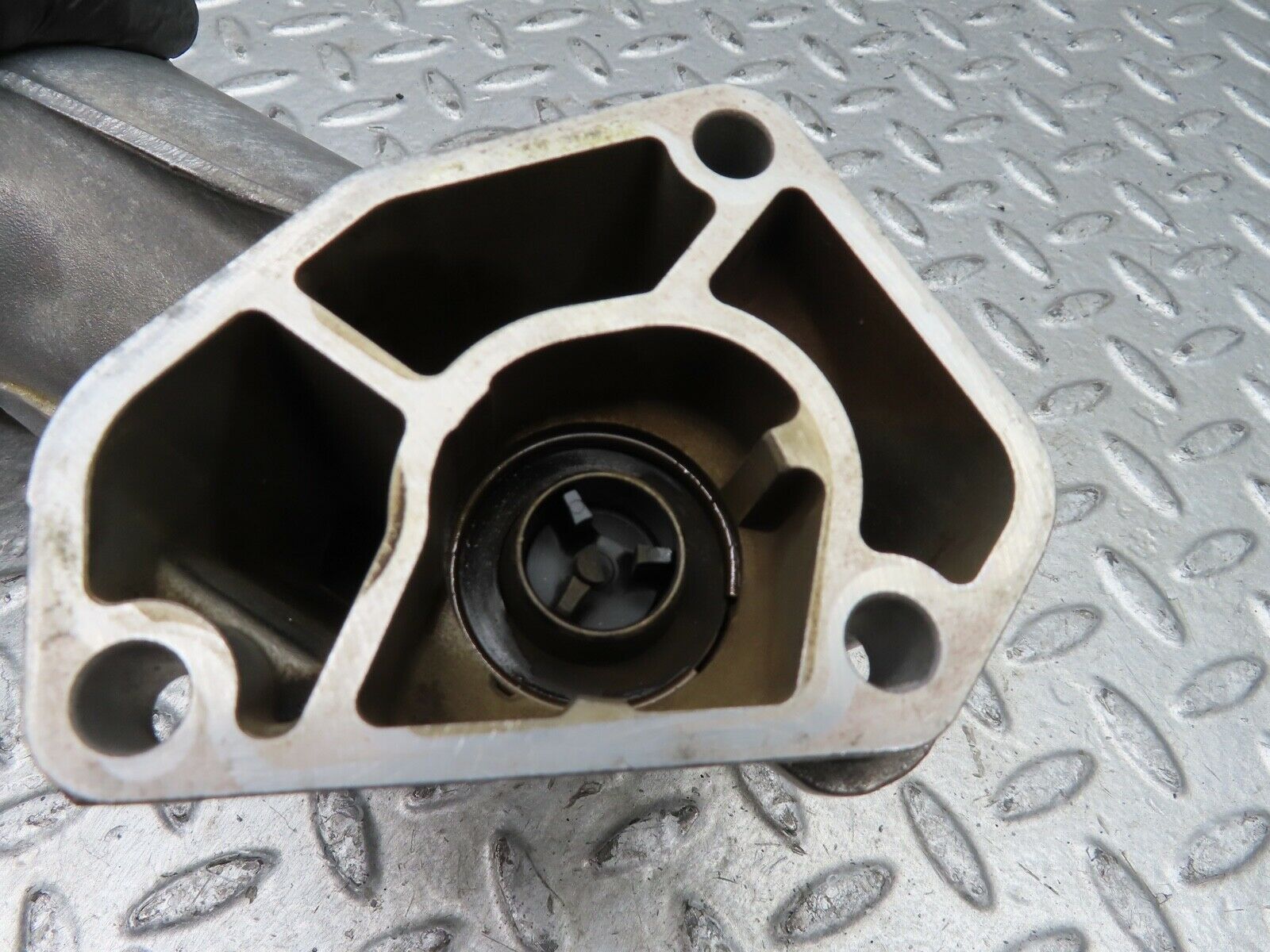 19583 Mercedes-Benz C140 CL420 Coupe Oil Filter Housing 1191800711