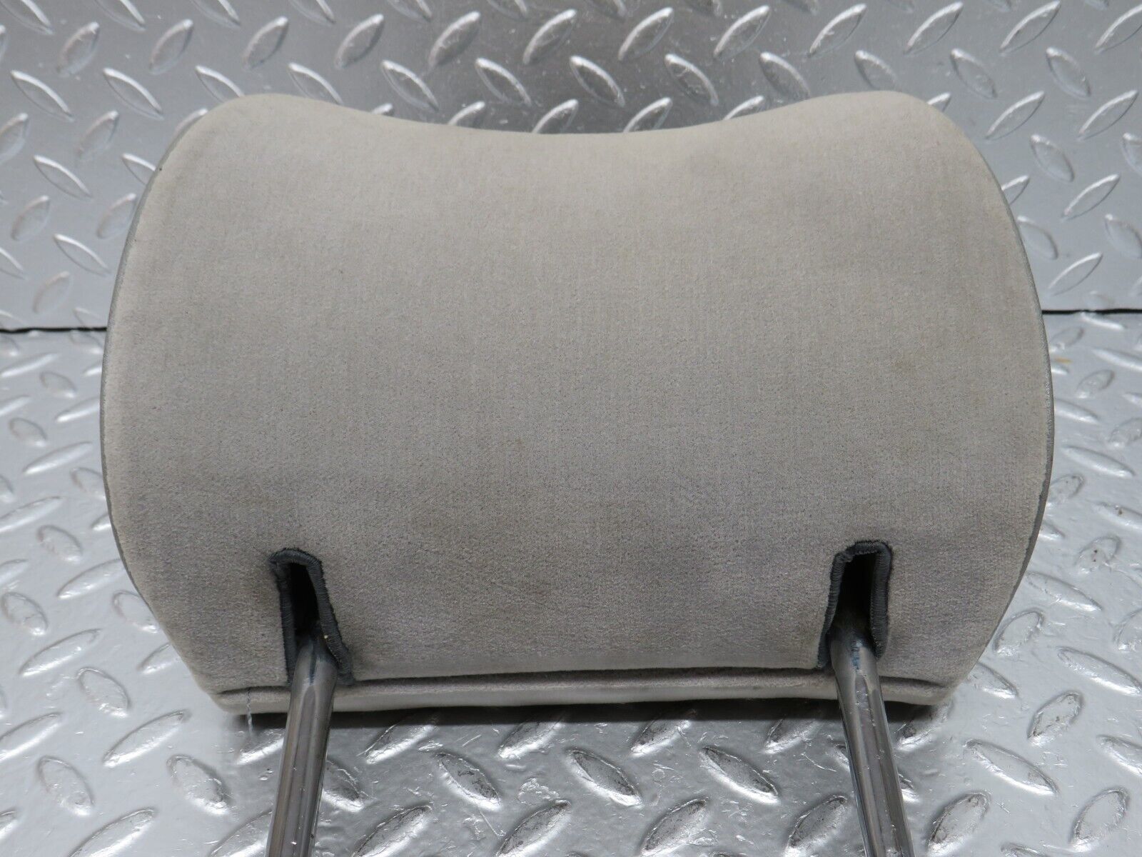 32583 Mercedes-Benz S124 300TE Wagon Front Right Seat Headrest Grey