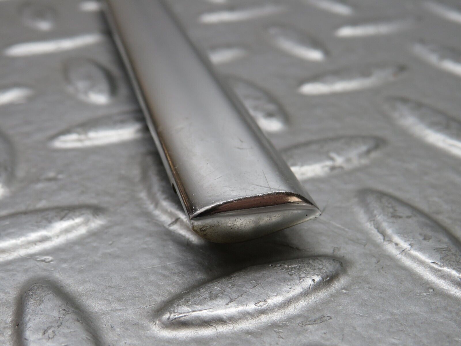 28472 Mercedes-Benz S123 240D Wagon Front Left Door Chrome Moulding Trim