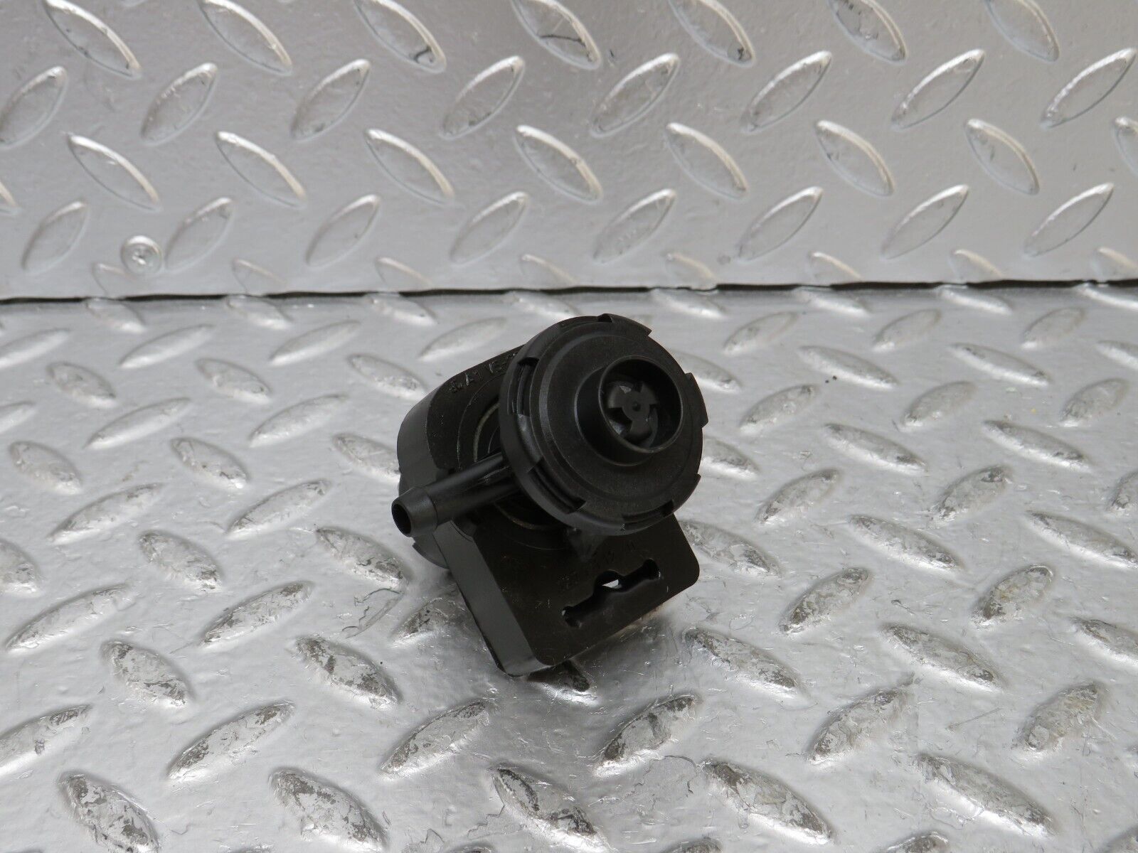 26387 Mercedes-Benz C124 220CE Coupe Fuel Regeneration Vacuum Valve 1201411240