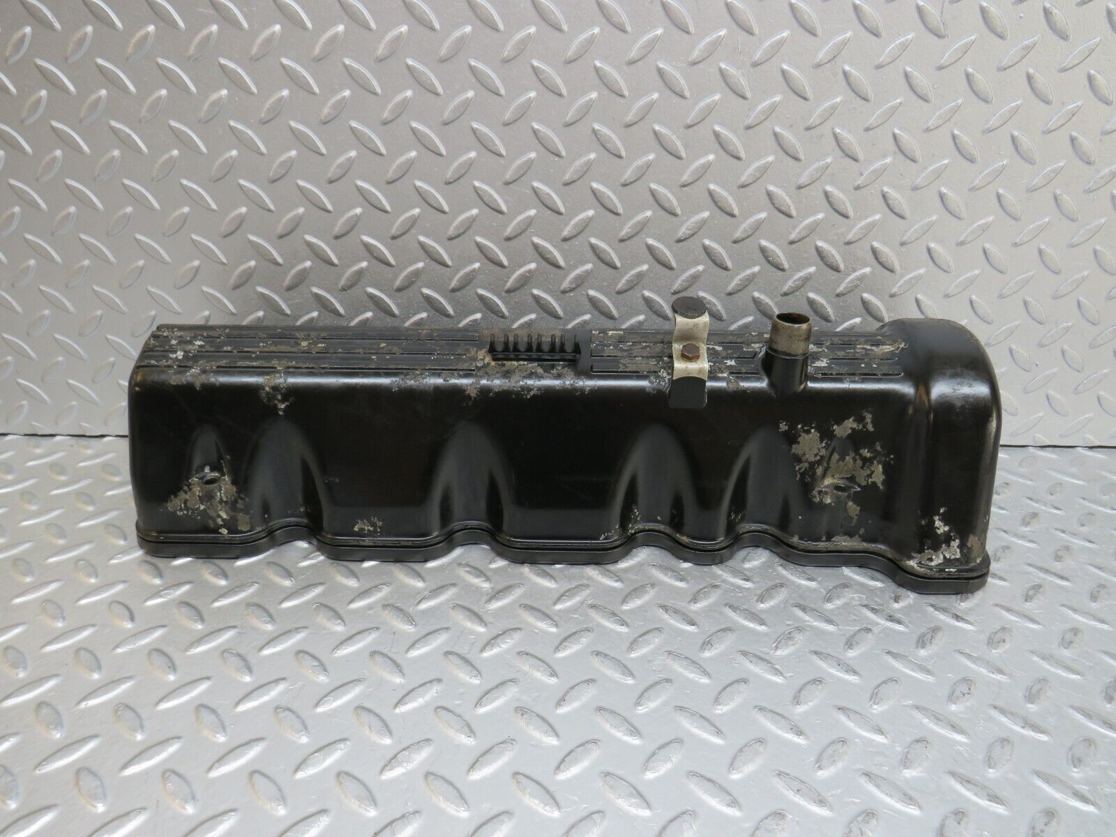 37167 Mercedes-Benz C126 420SEC Coupe Cylinder Head Valve Cover Left 1170160605