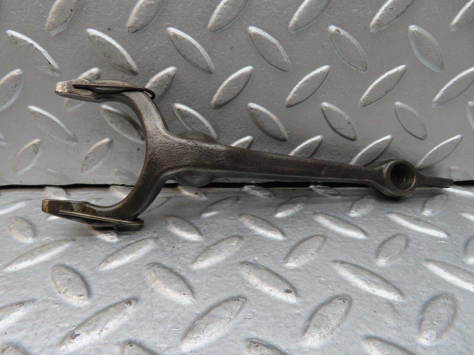 18534 Mercedes-Benz W111 Clutch Release Fork & Bearing Guide Sleeve 1112611418