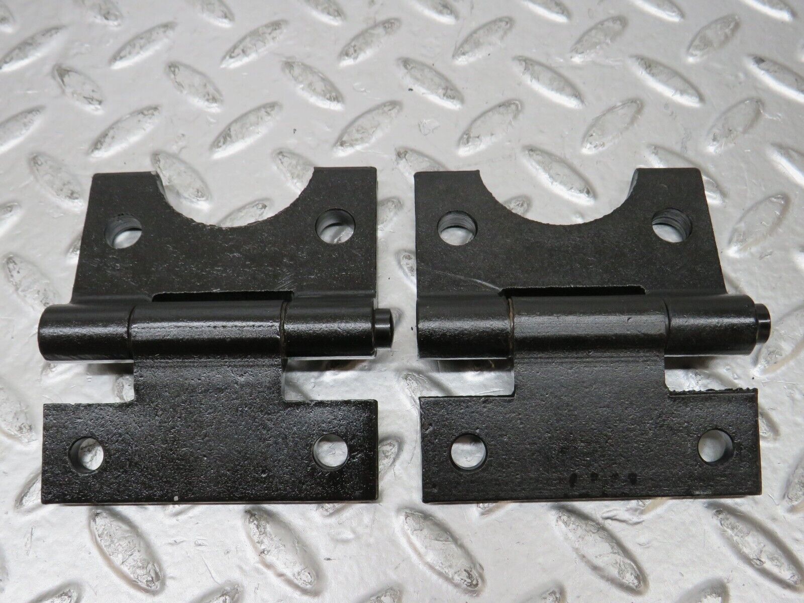 26280 Mercedes-Benz W116 450SE Door Hinge Left Side