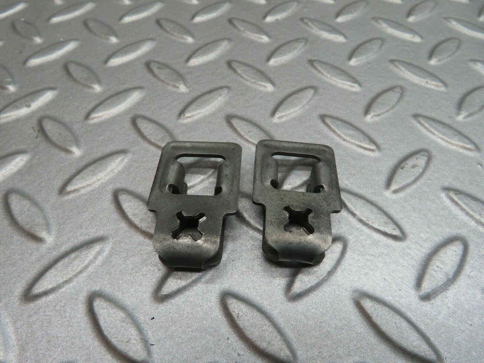 12174 Mercedes-Benz R129 300SL Coupe Fuel Injector Bracket