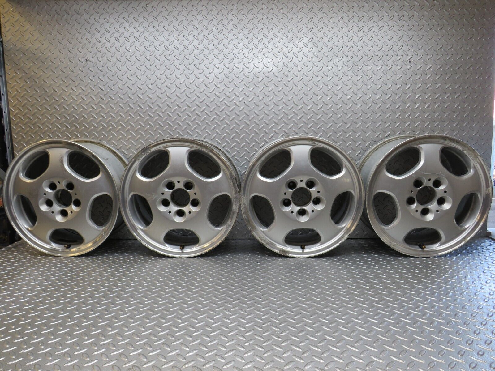 35086 Mercedes-Benz Alloy Wheel Set 7.5Jx16H2 ET41 2104011302