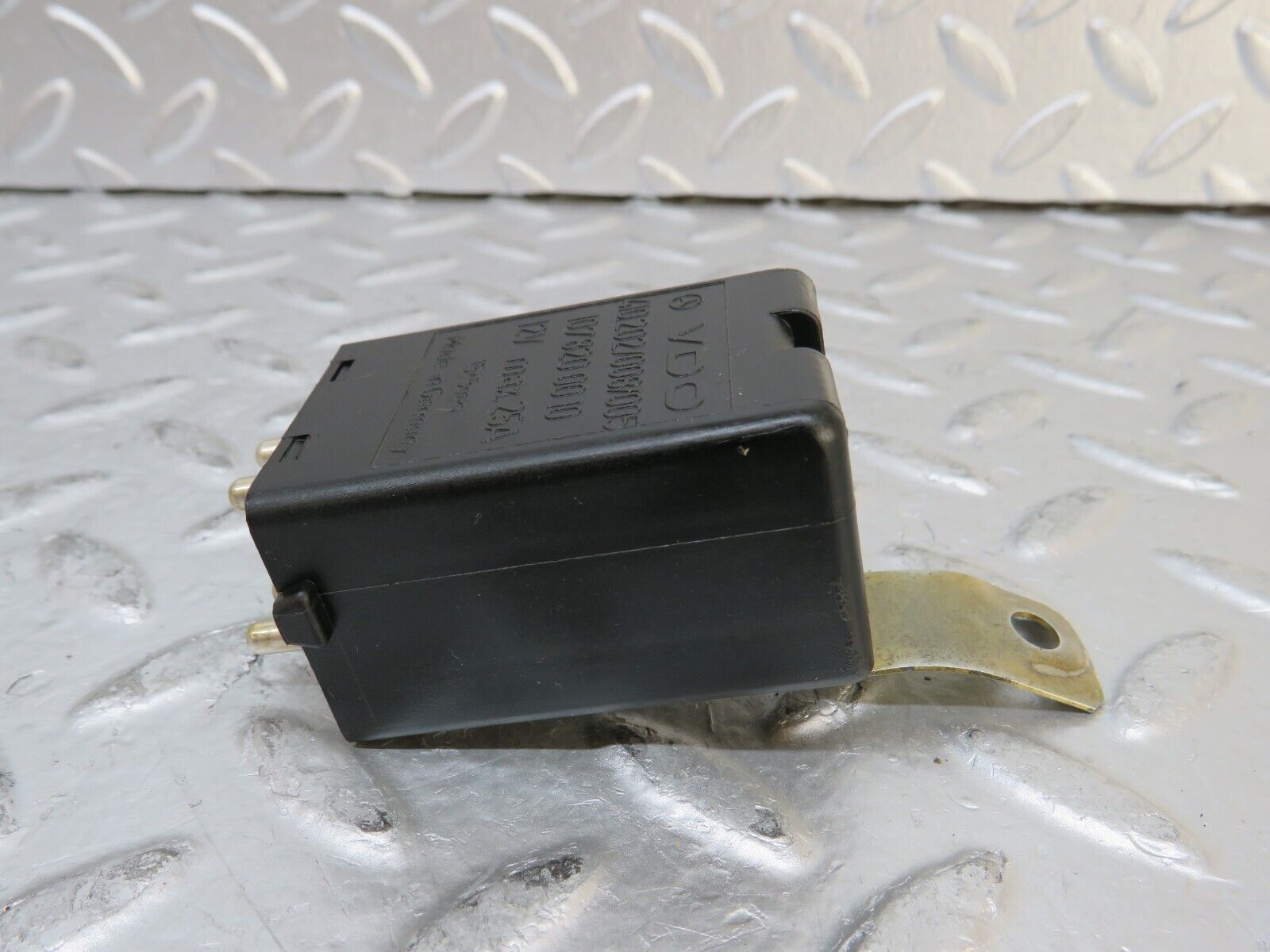 26914 Mercedes-Benz W123 240D Rear Heated Window Relay 1078200010