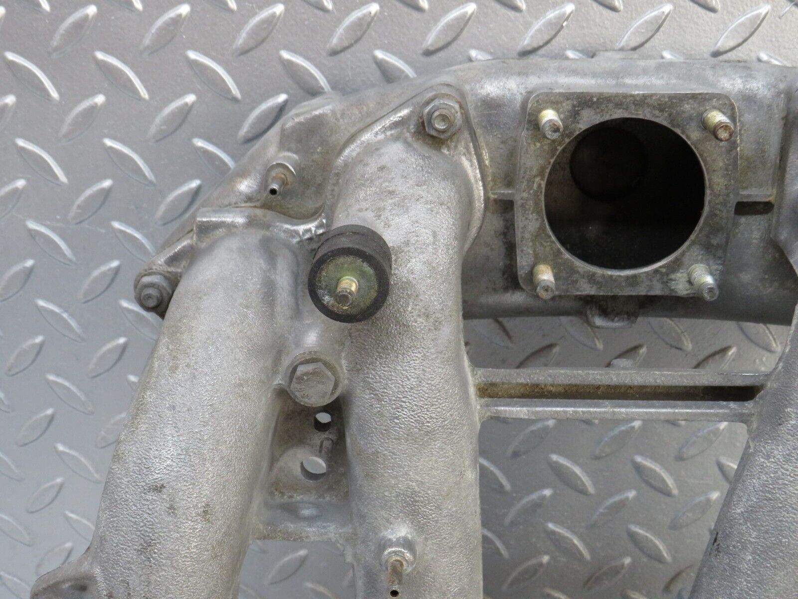 36675 Mercedes-Benz W201 190E 2.0L Air Intake Manifold 1021413501