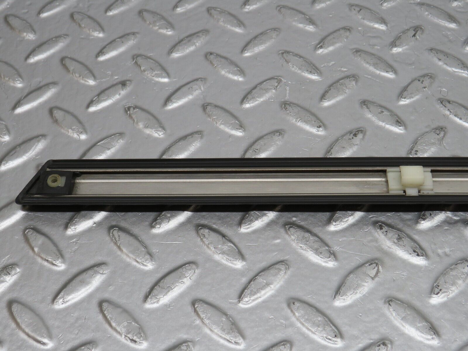 33847 Mercedes-Benz W201 190E 2.0L Rear Right Door Centre Moulding Trim