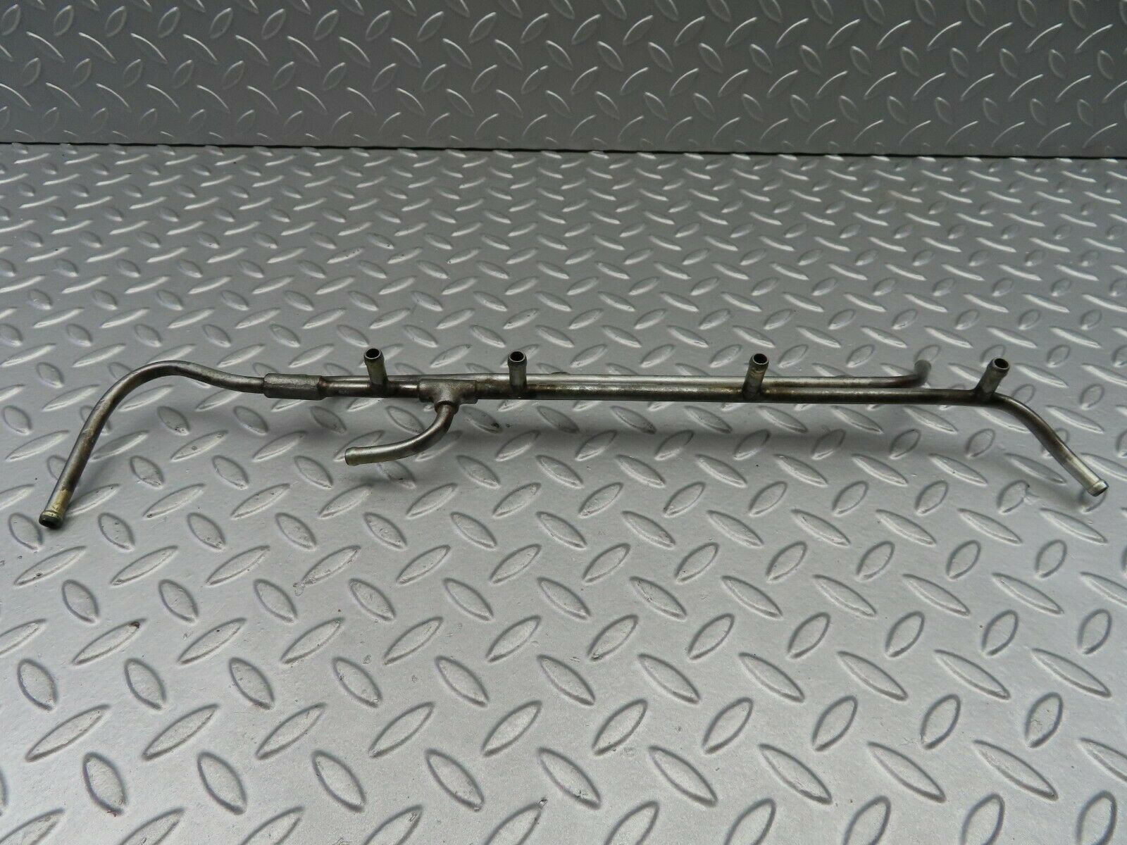 7077 Mercedes-Benz C107 350SLC Coupe Left Side Fuel Injection Pipe