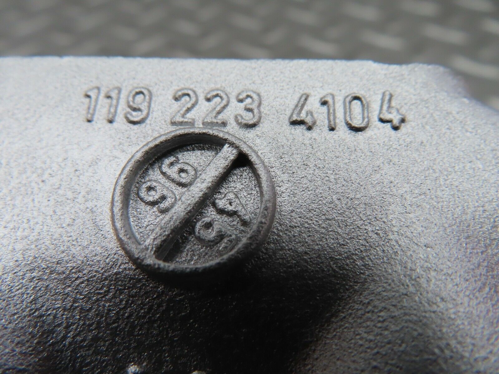 19658 Mercedes-Benz C140 CL420 Coupe Engine Mount Bracket Left 1192234104