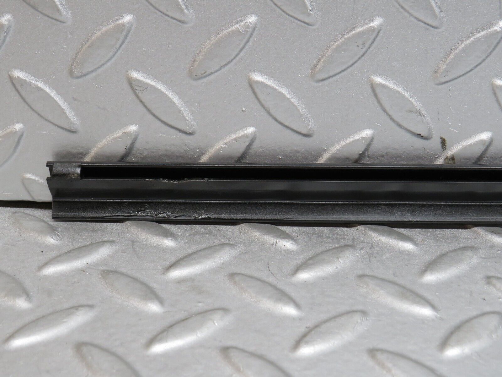 39654 Mercedes-Benz R129 320SL Coupe Left Door Window Moulding Trim