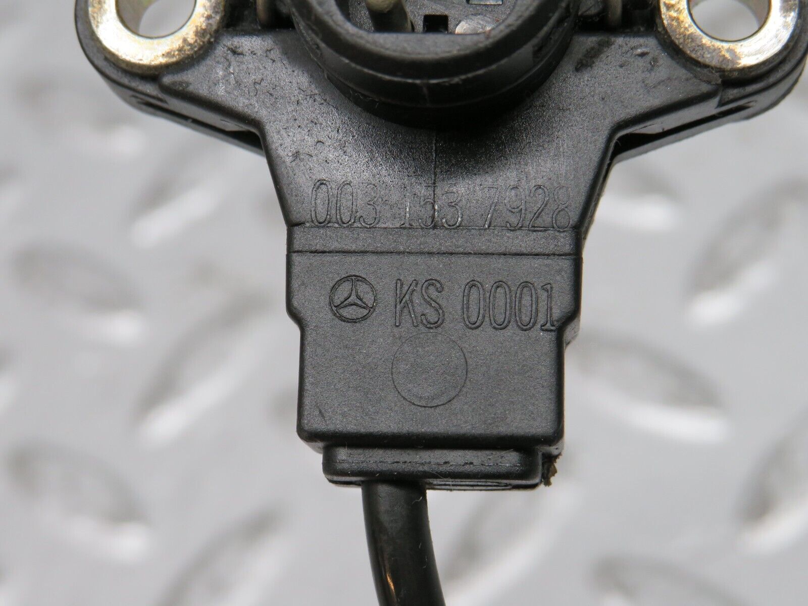 31491 Mercedes-Benz S124 220TE Wagon Knock Sensor 2025403881 0031537928