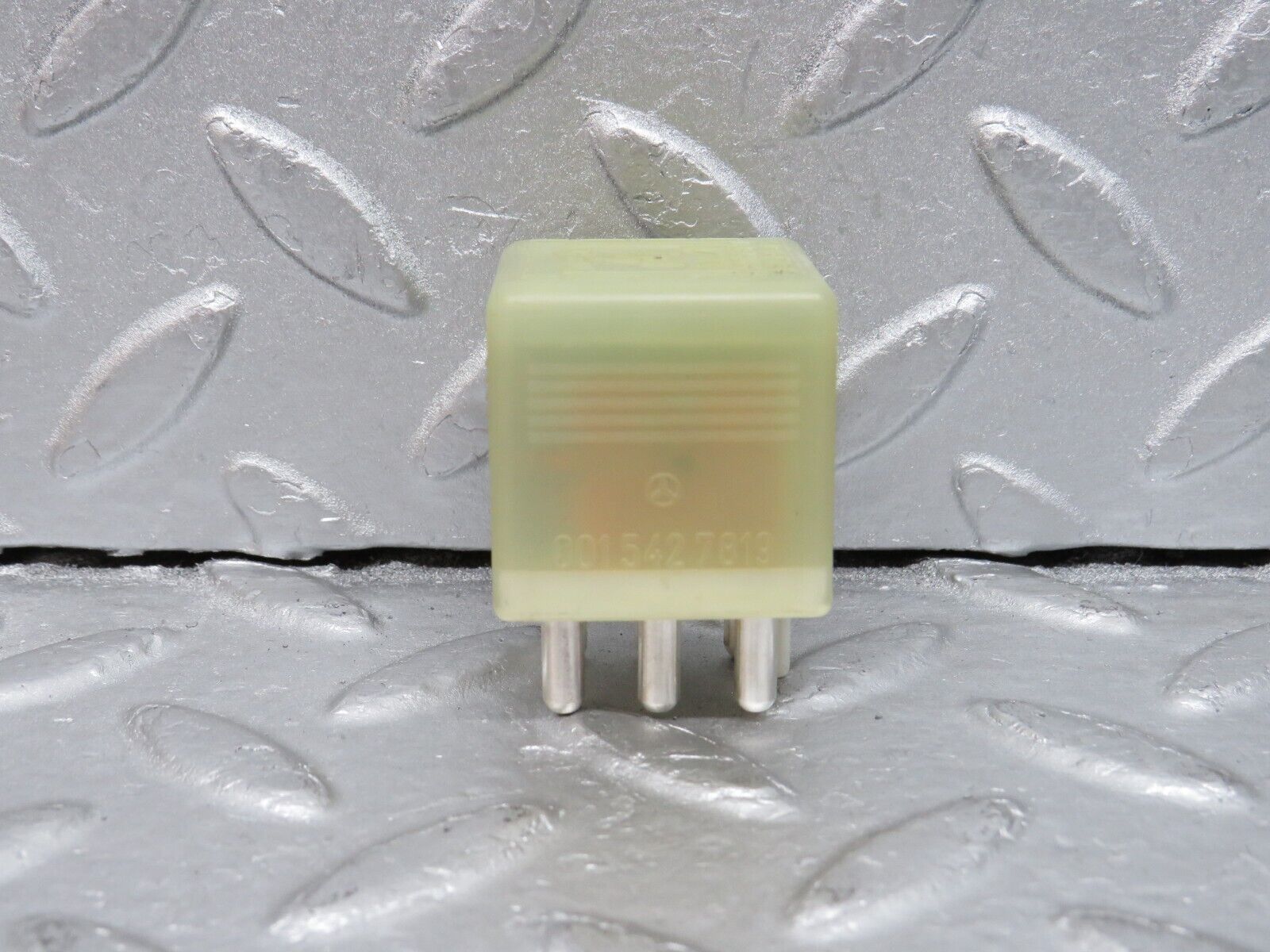 38120 Mercedes-Benz A124 320E Cabriolet Door Window Control Relay 0015427819