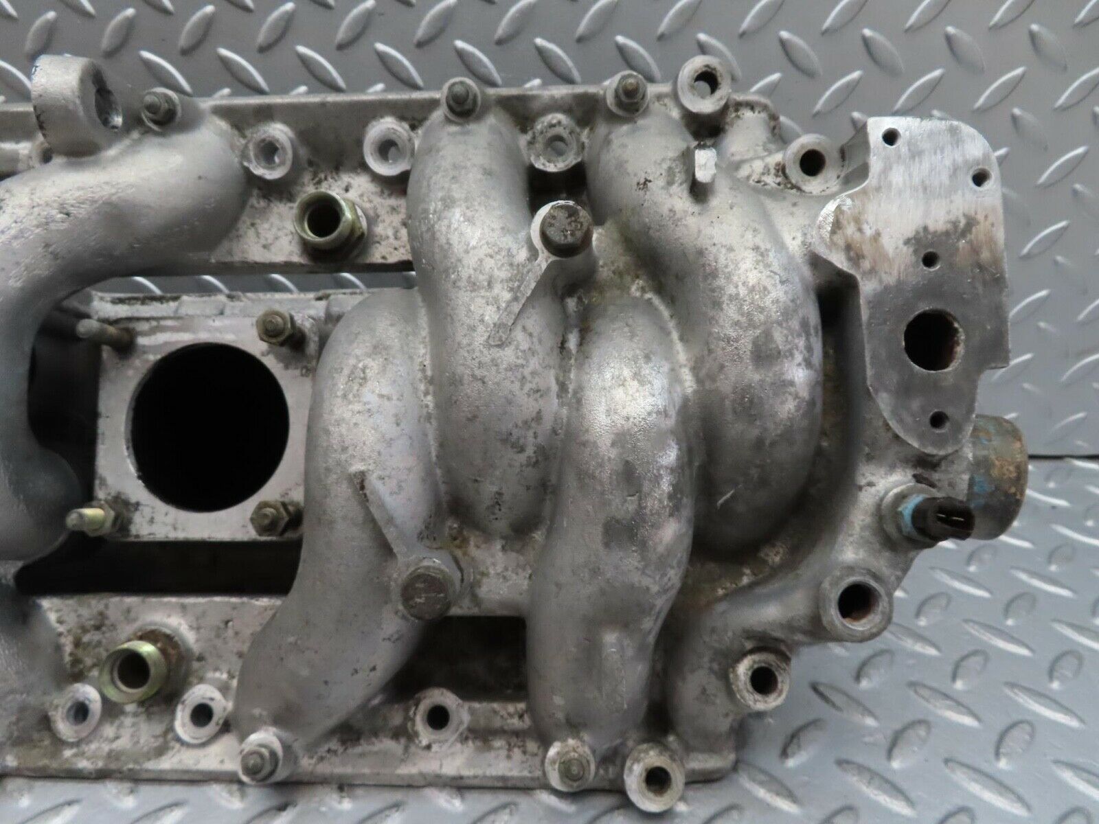 12673 Mercedes-Benz W108 280SE 3.5 Intake Manifold 1161412301