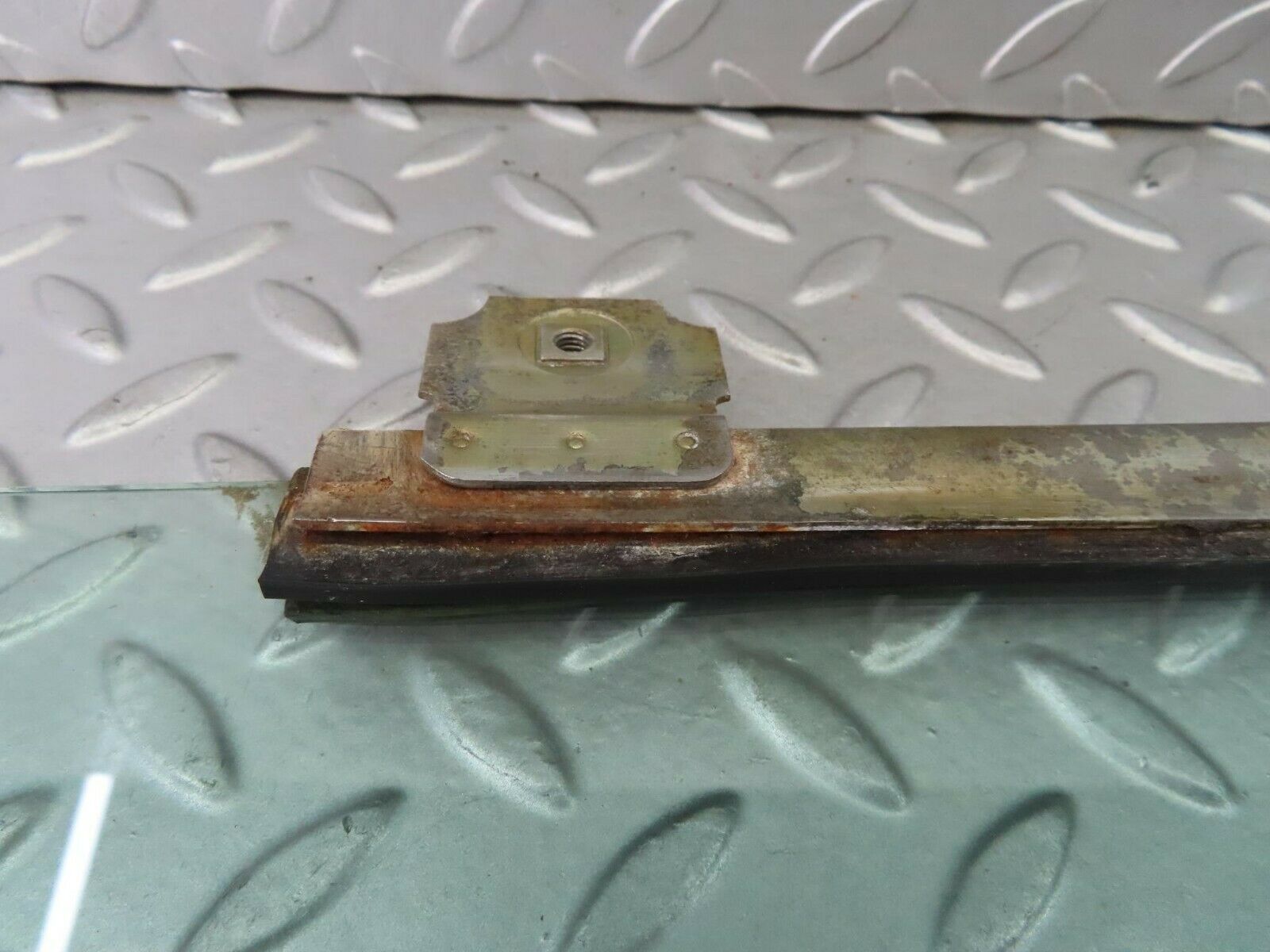 7298 Mercedes-Benz W116 450SE Rear Right Door Window Glass