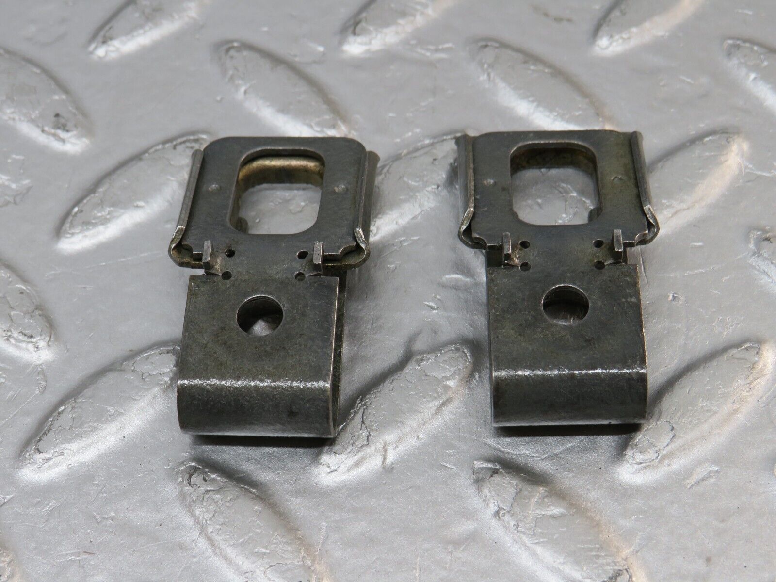 34479 Mercedes-Benz C126 380SEC Coupe Fuel Injector Bracket