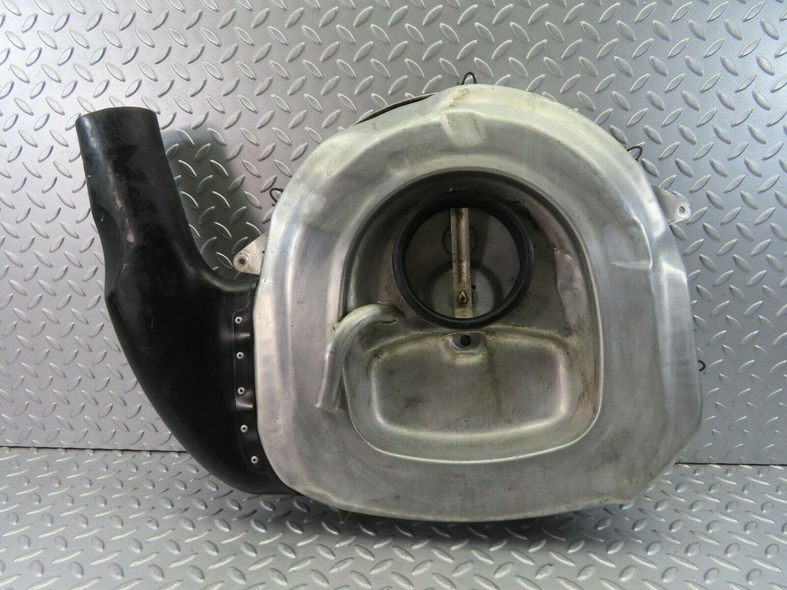 8628 Mercedes-Benz W126 Aluminium Air Filter Box Housing 0140948202