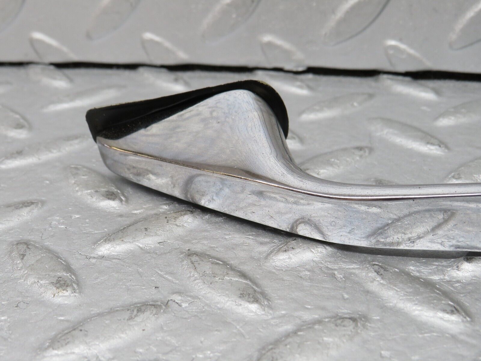 35817 Mercedes-Benz W108 Front Right Chrome Door Handle No Key 1087660801