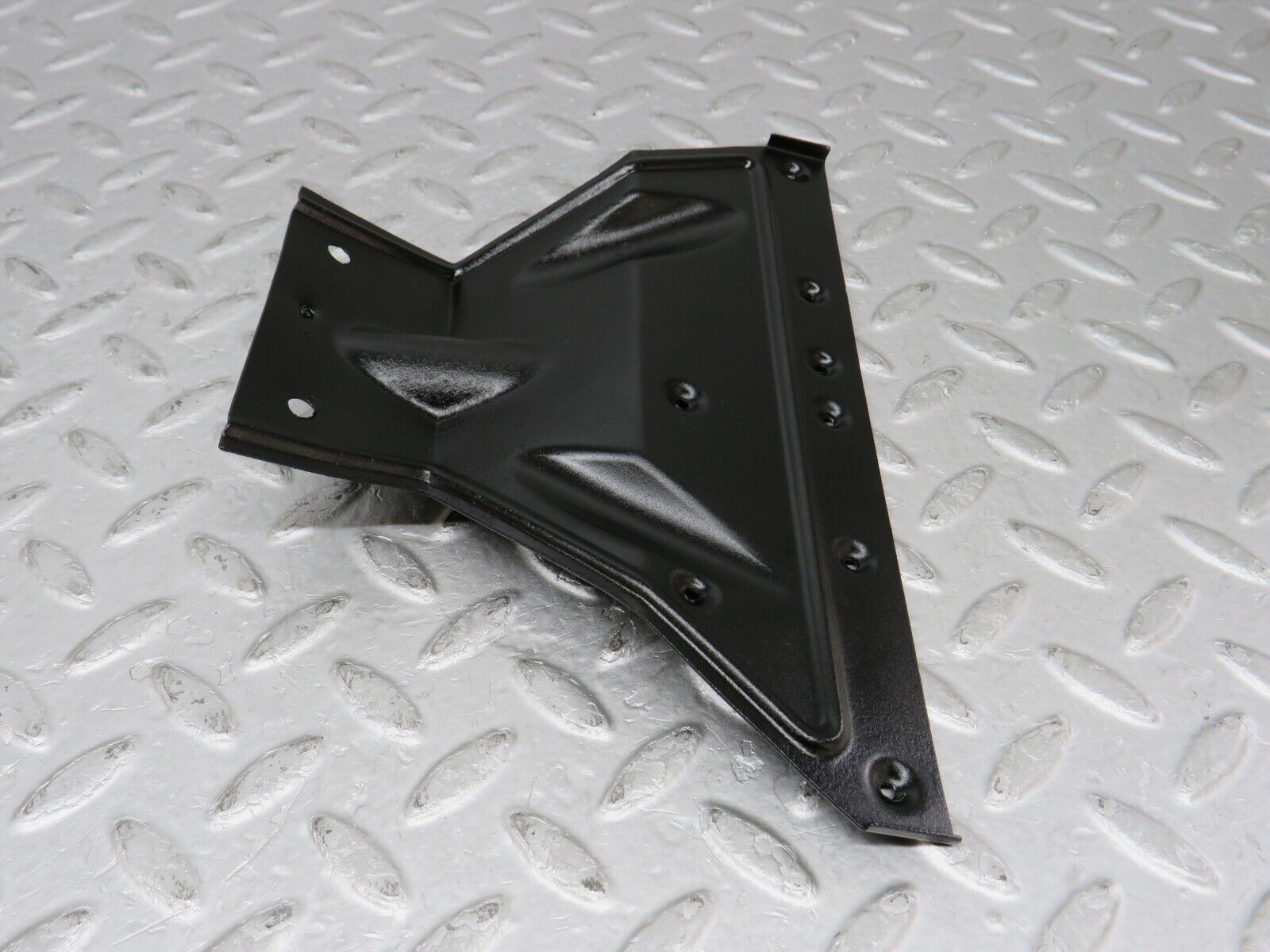 35783 Mercedes-Benz W108 Engine Bay Wire Cover