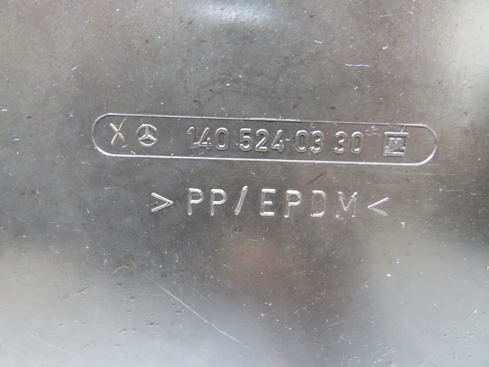 24789 Mercedes-Benz W140 S320 Engine Bay Undertray Cover Right 1405240330