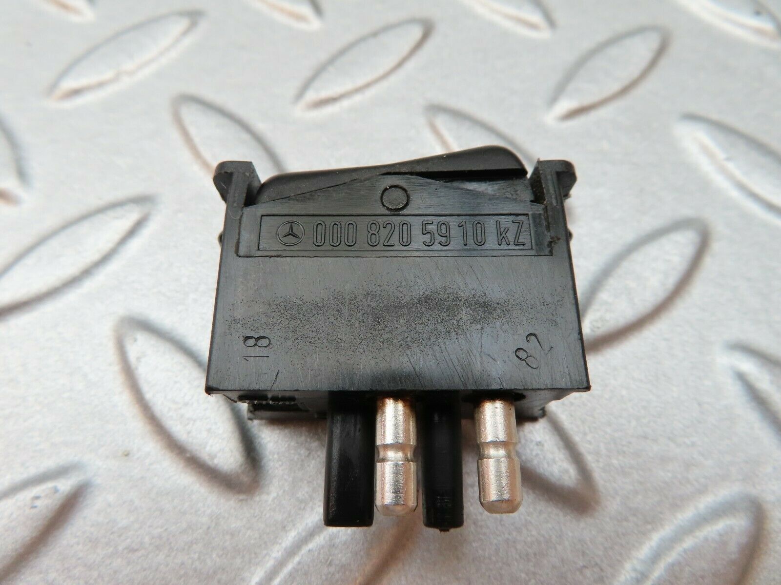 4442 Mercedes-Benz W123 230E Interior Light Switch 0008205910