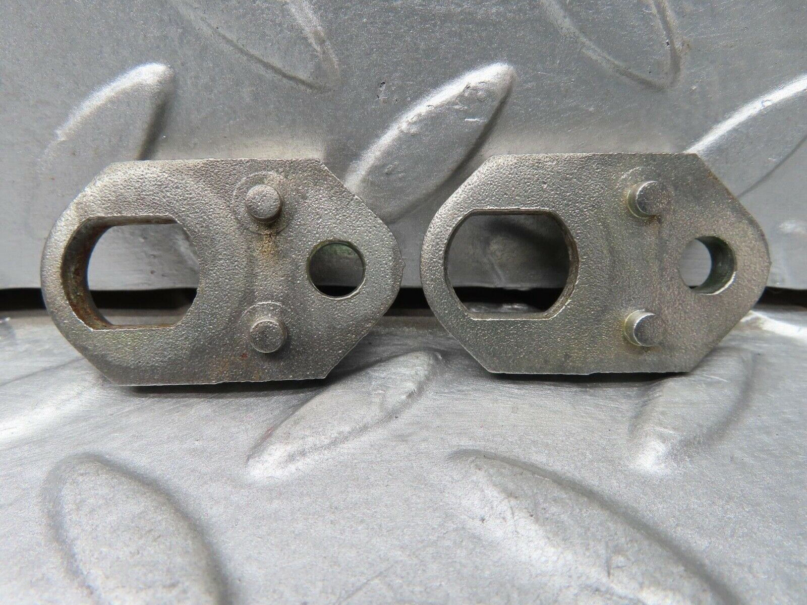 16742 Mercedes-Benz C107 380SLC Fuel Injector Bracket Pair