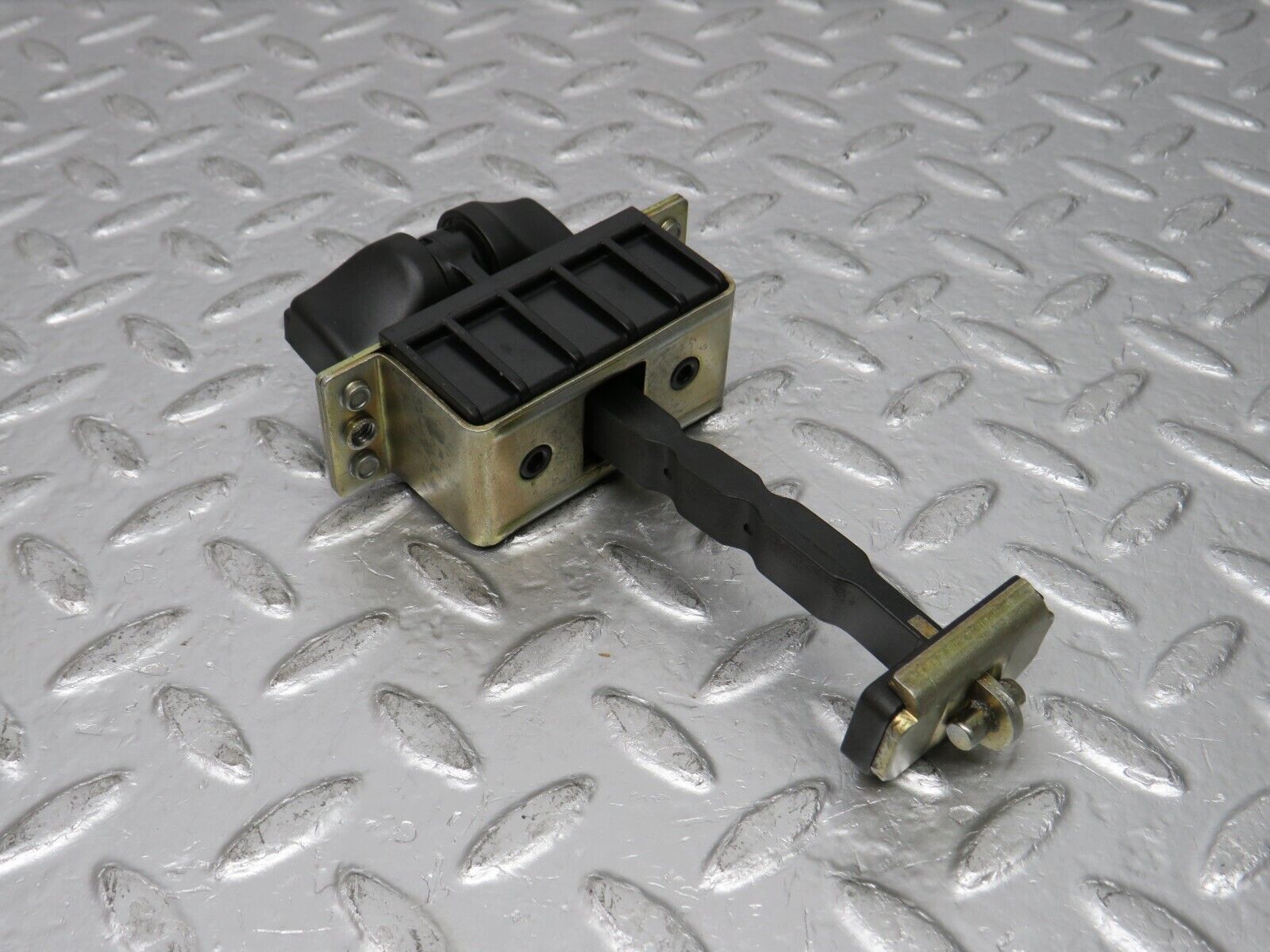 32279 Mercedes-Benz W220 S430 Front Left Door Safety Check Strap