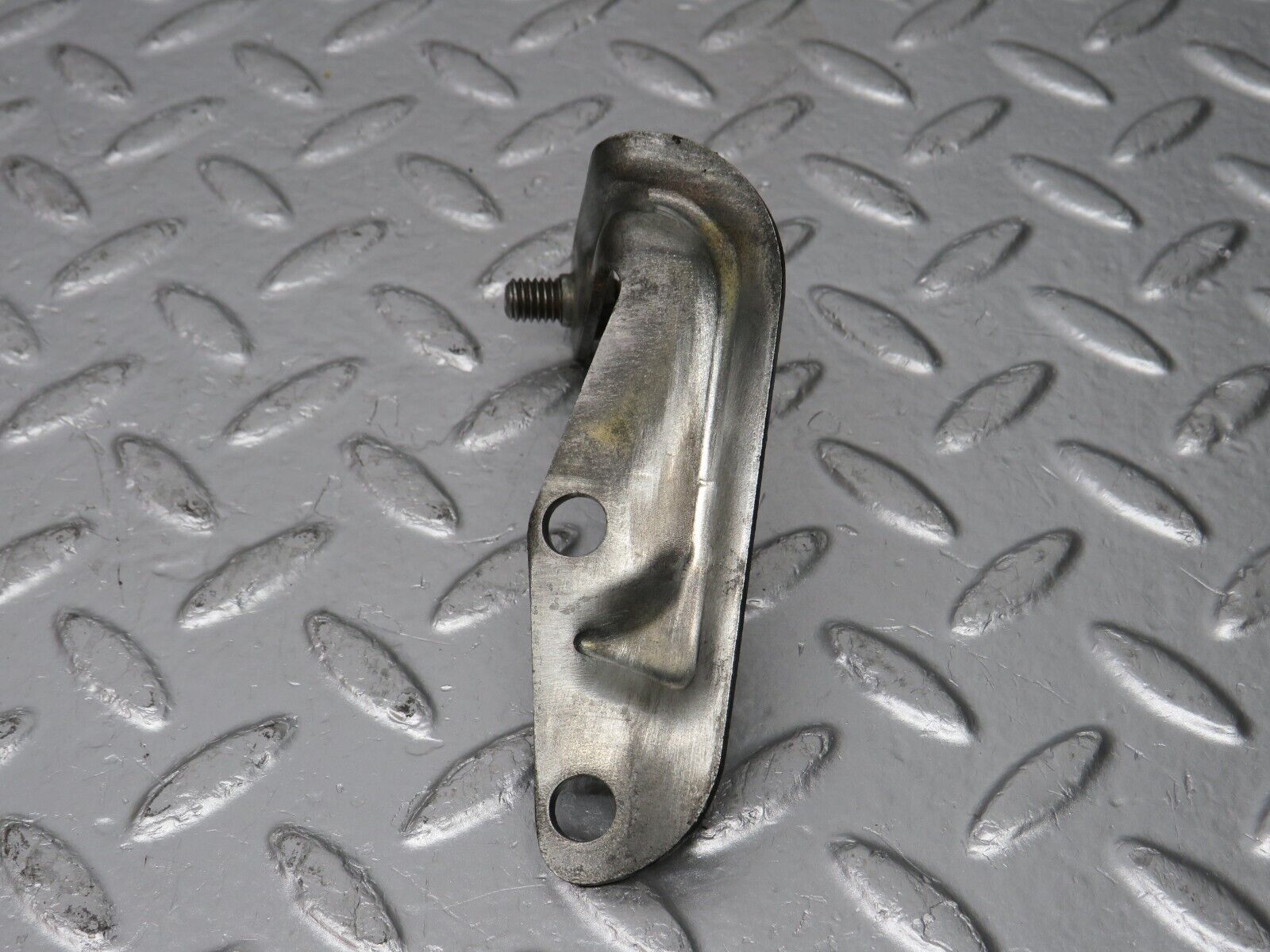 31163 Mercedes-Benz W123 200D Accelerator Cable Bracket