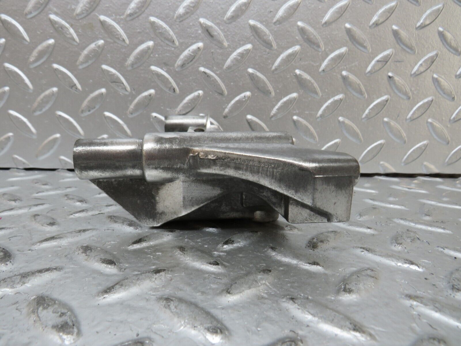 27768 Mercedes-Benz S124 300TE Wagon Power Steering Pump Bracket 6062360330