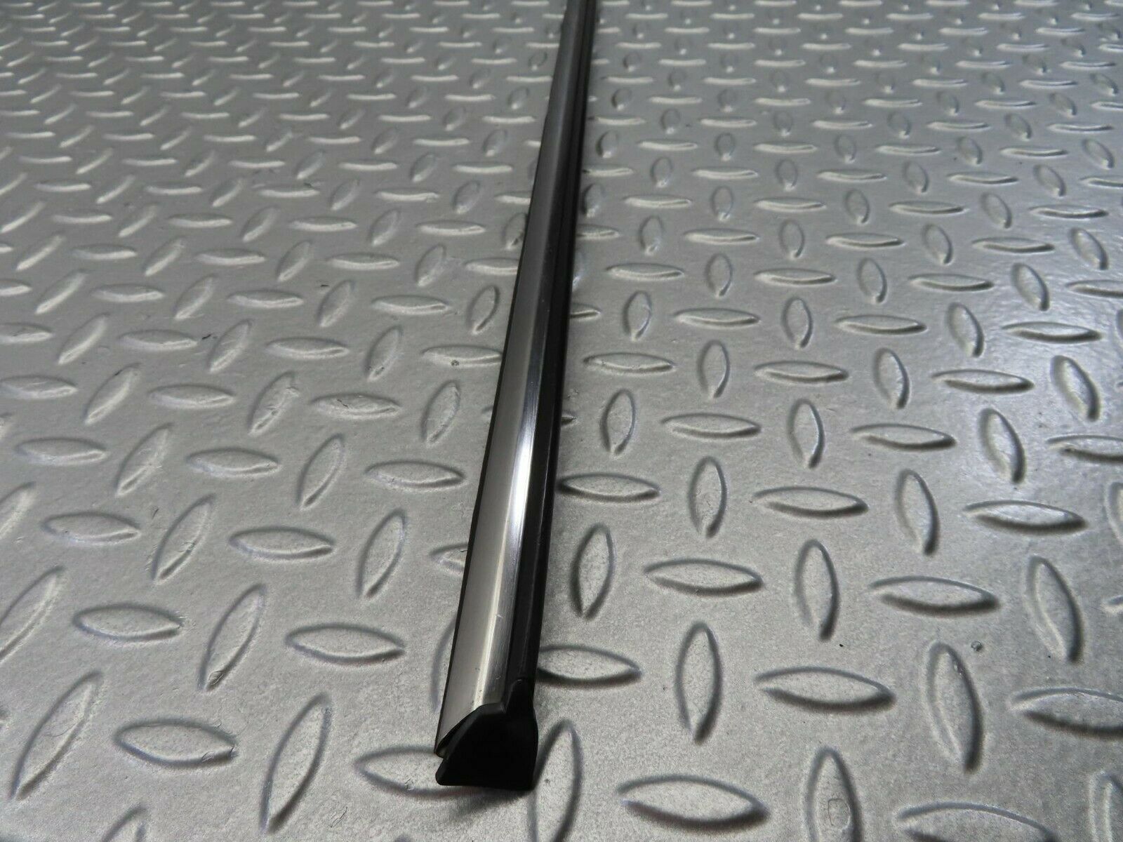 7871 Mercedes-Benz W115 220D Centre Door Chrome Trim Rear Left