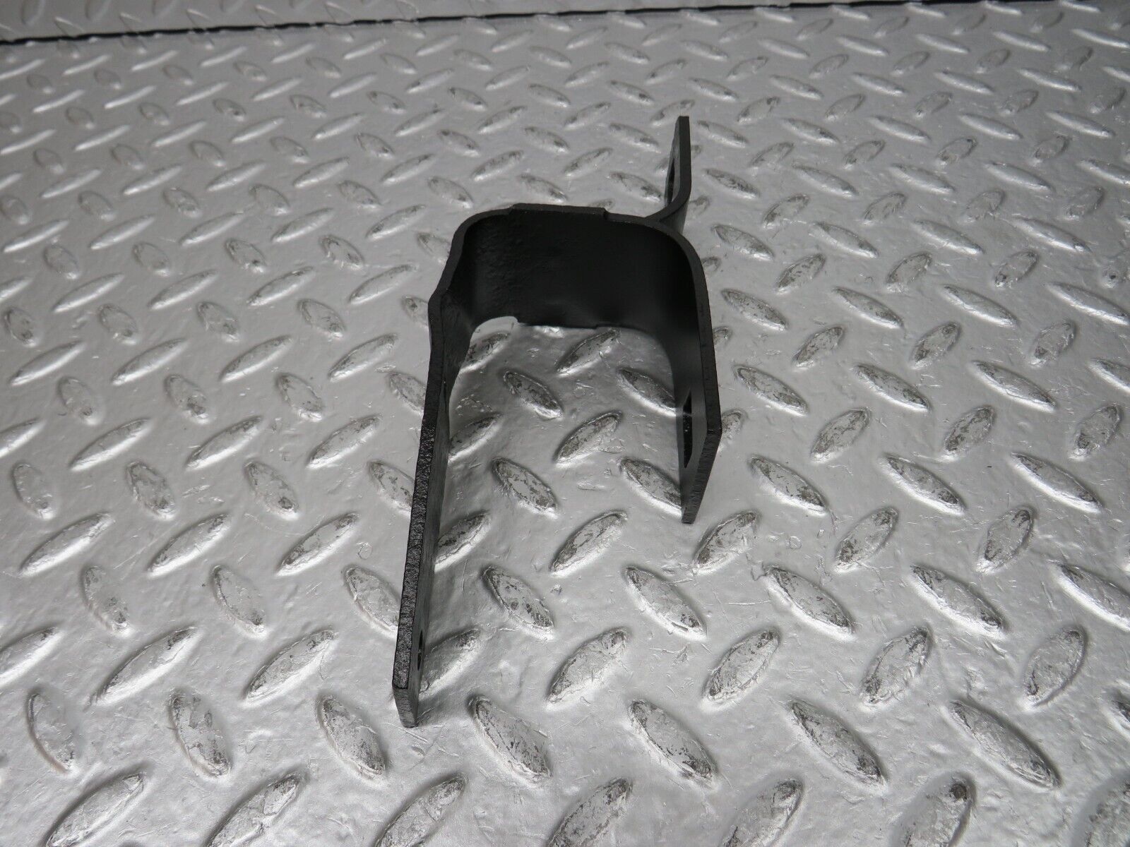 31547 Mercedes-Benz W123 200D Rear Bumper Bracket Pair