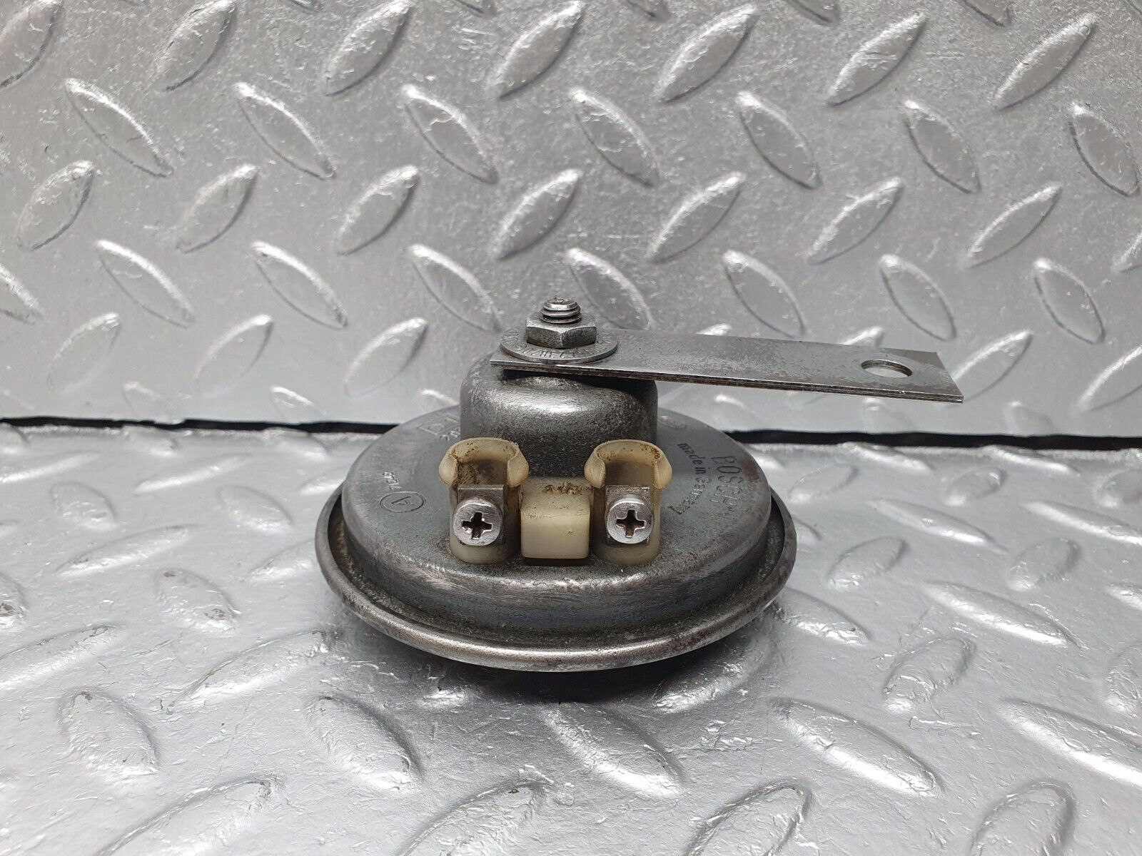 40745 Mercedes-Benz W123 300D Horn Bosch 20016 0035423820