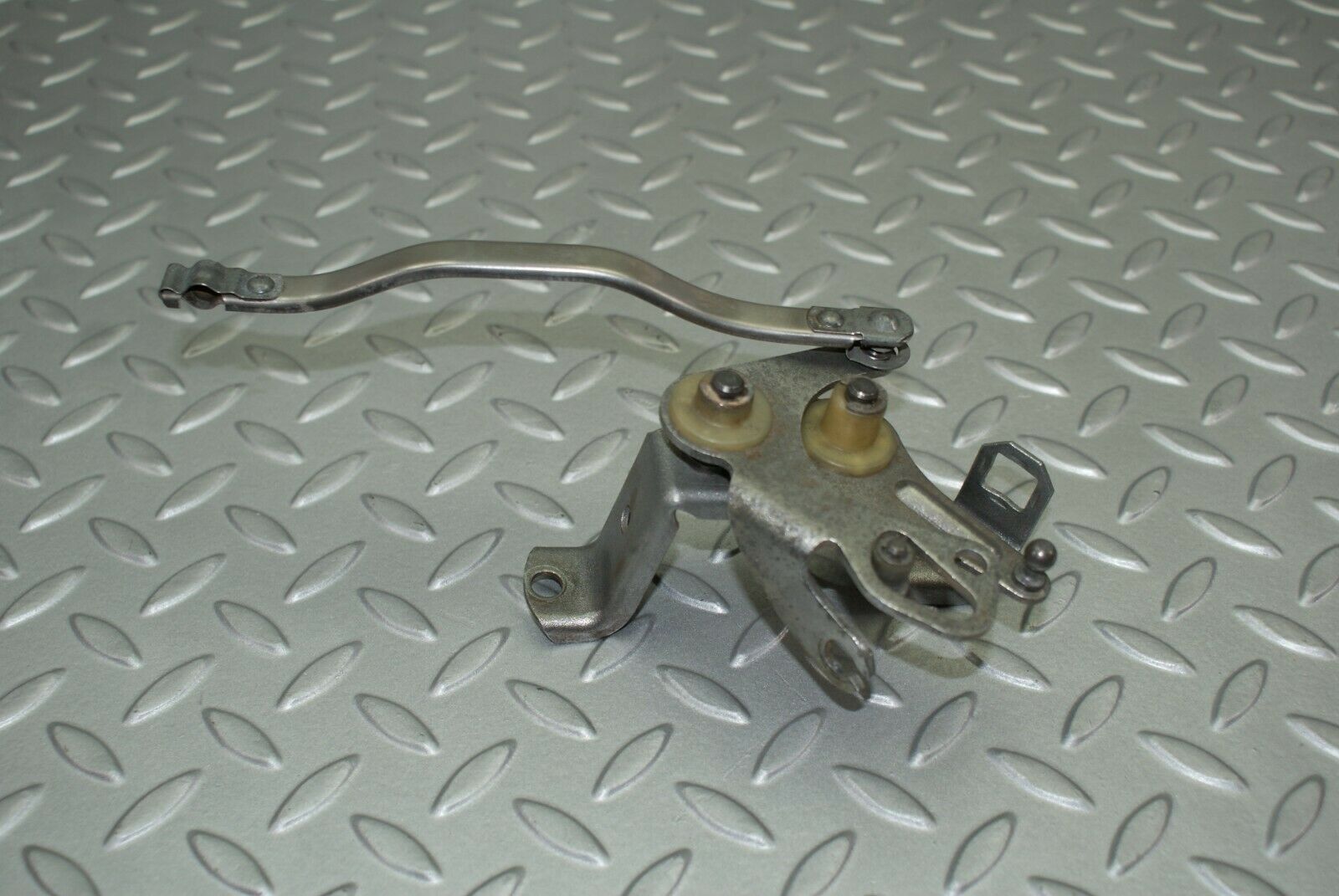2670 Mercedes-Benz W116 350SE Throttle Linkage