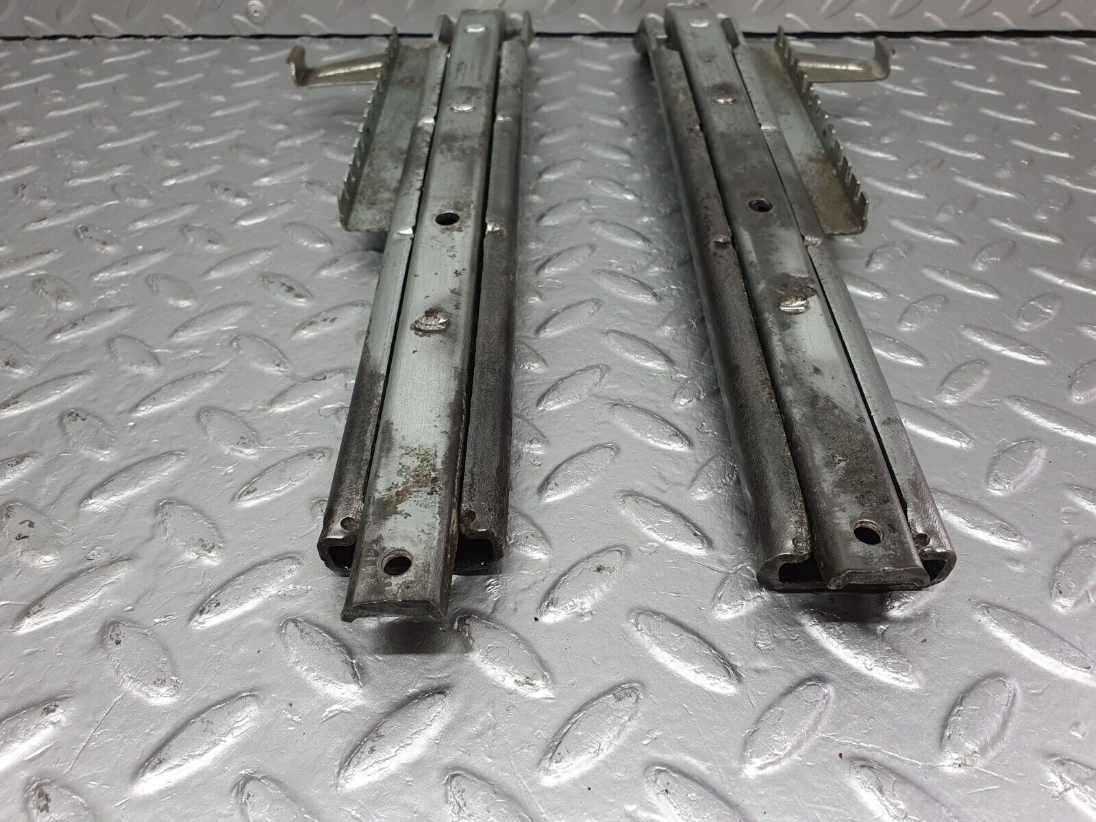 40804 Mercedes-Benz W123 300D Front Right Seat Rail Pair