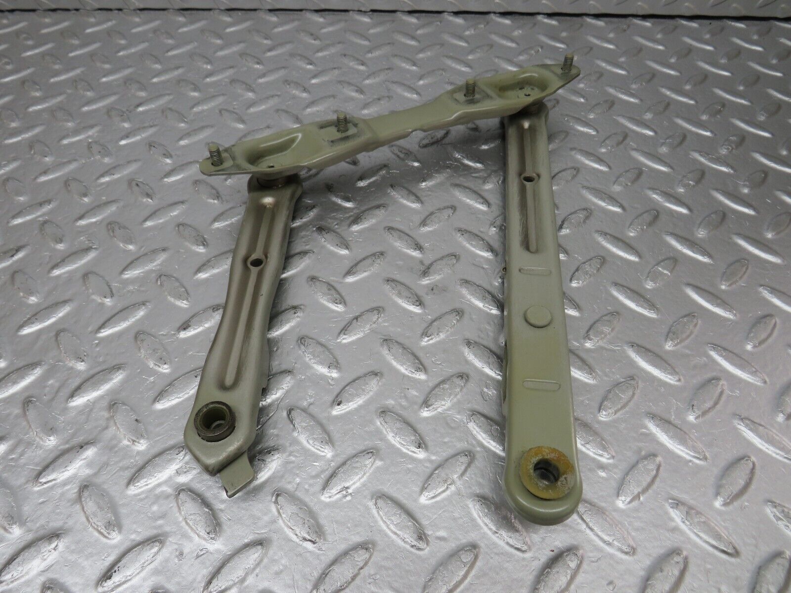 33724 Mercedes-Benz W201 190E 2.0L Bonnet Hinge Left Side