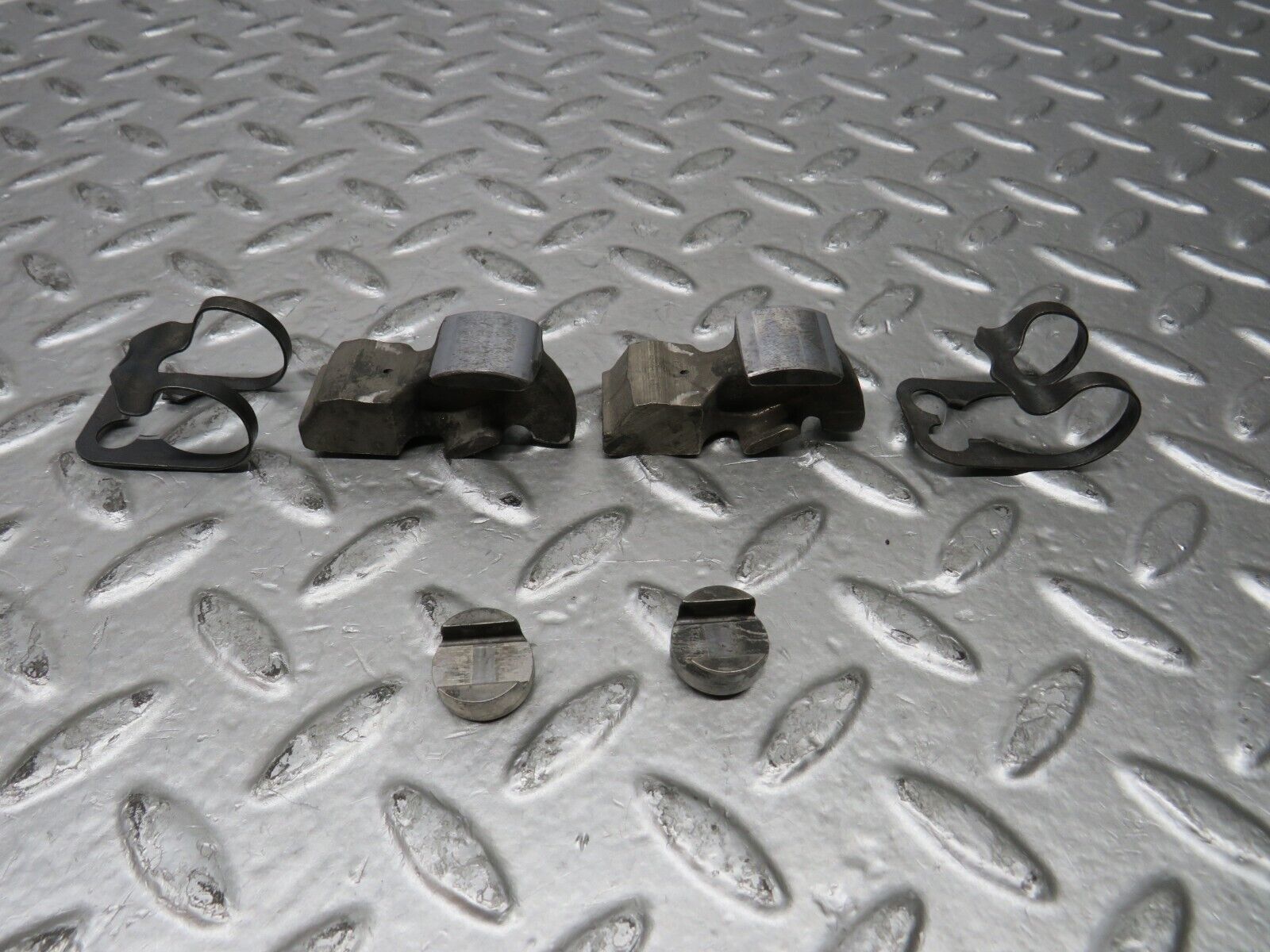 28186 Mercedes-Benz W123 280E Valve Rocker Arm With Tappet & Retaining Spring