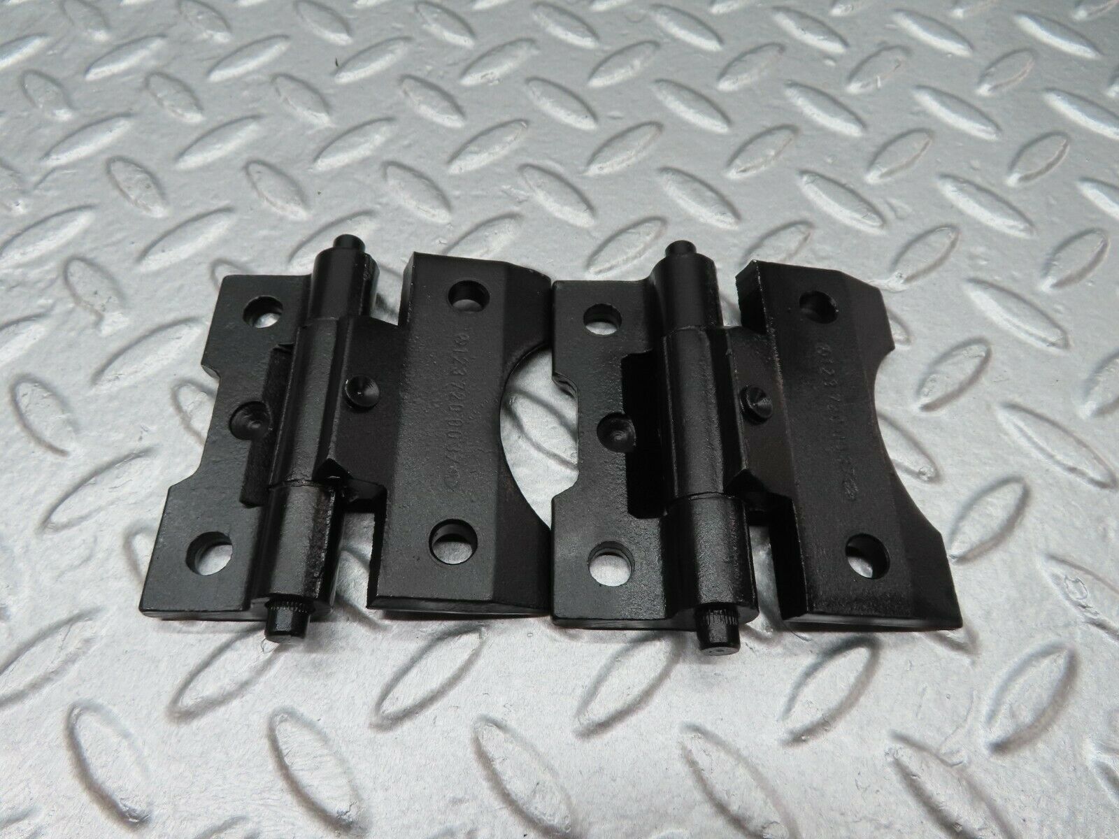 17983 Mercedes-Benz W123 200 Door Hinges Pair 1237200037
