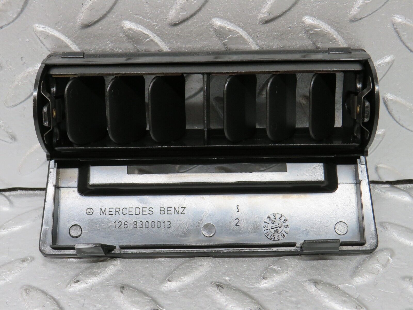 36187 Mercedes-Benz W126 420SE Centre Console Air Vent 1268300013