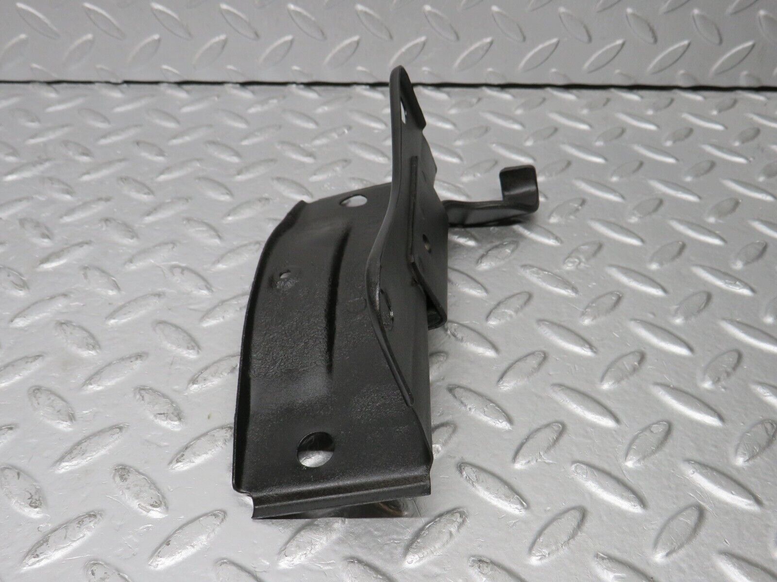 38146 Mercedes-Benz A124 320E Cabriolet Cardan Shaft Prop Shaft Support