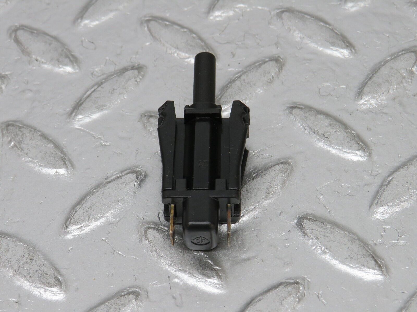 0587 Mercedes-Benz W123 230E Door Contact Switch 0015458714