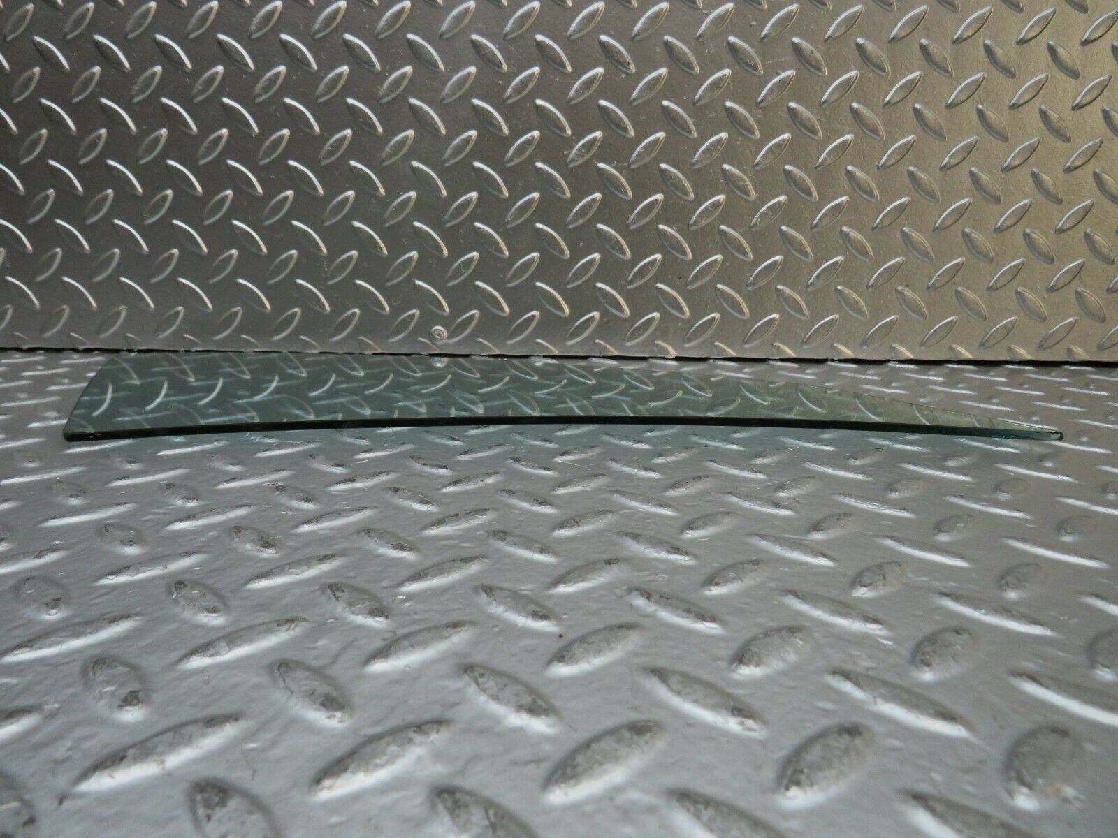 22853 Mercedes-Benz C107 450SLC Coupe Rear Right Quarter Window Glass Tinted