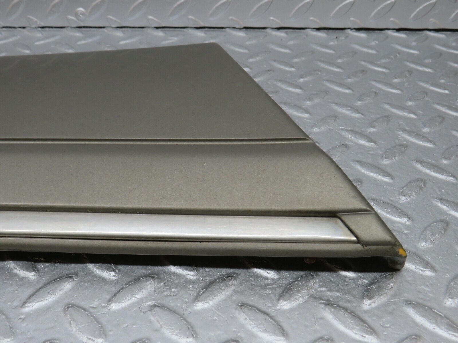 35968 Mercedes-Benz W126 420SE Front Left Fender Wing Moulding Trim 1266903540