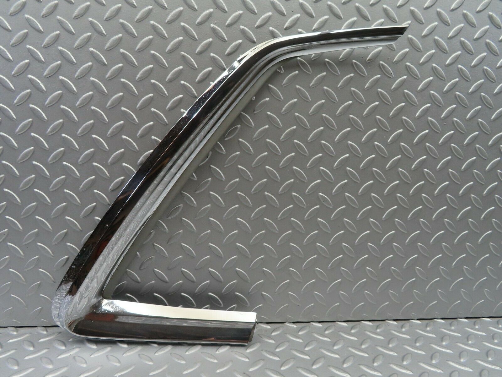 6897 Mercedes-Benz C107 350SLC Coupe Rear Right Window Triangle Trim 1076980289