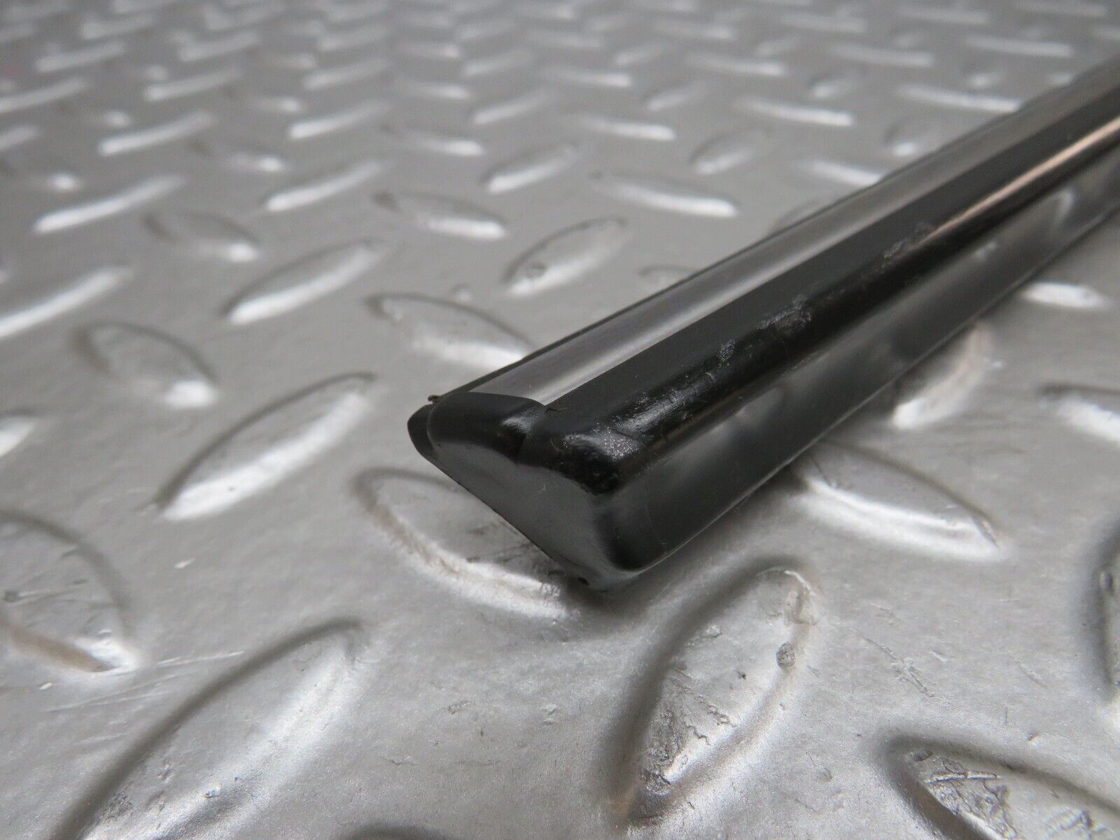 27892 Mercedes-Benz W123 280E Rear Right Door Centre Moulding Trim